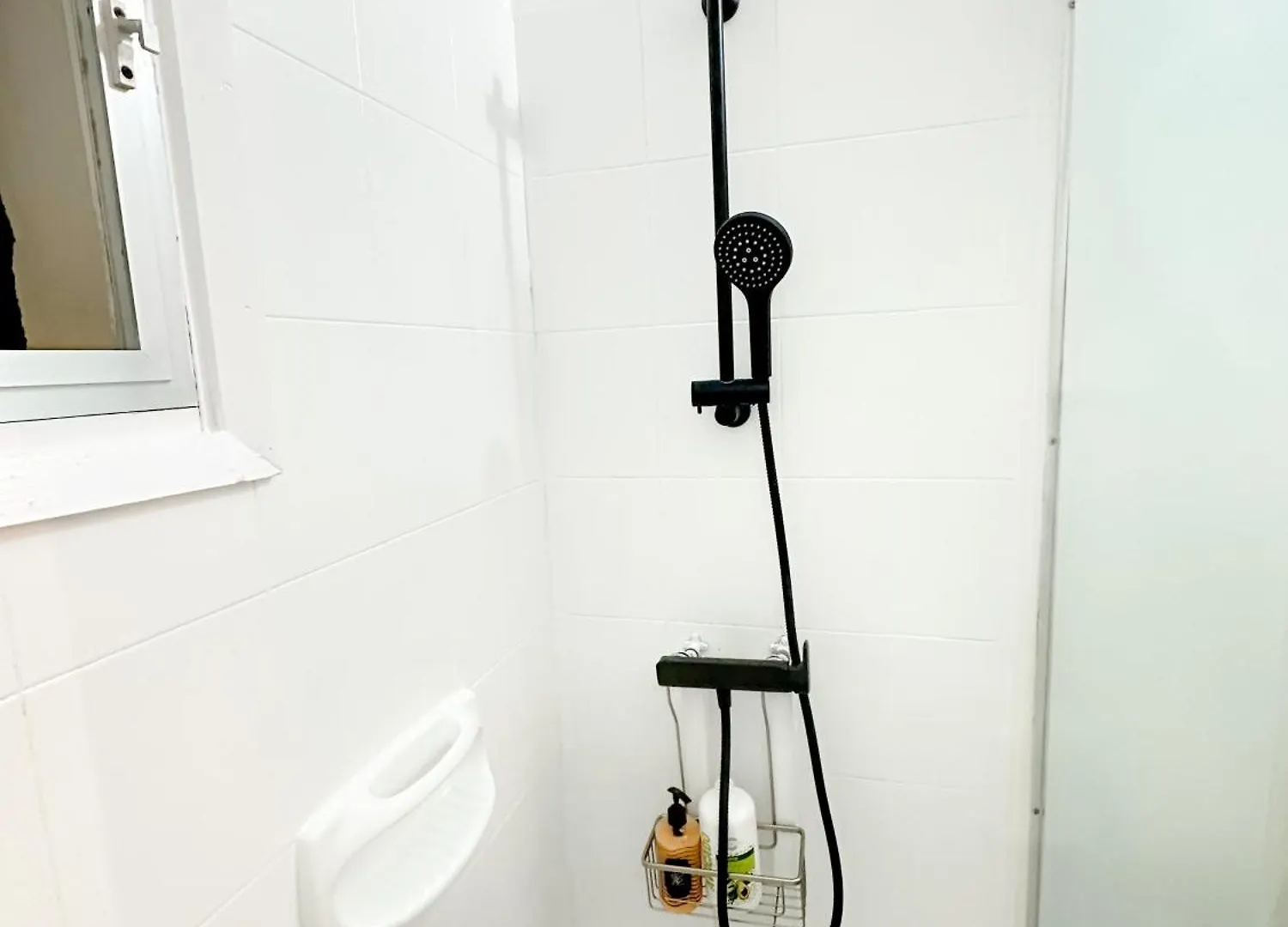 Sea And Lake Breeze 1Br Apt ラルナカ