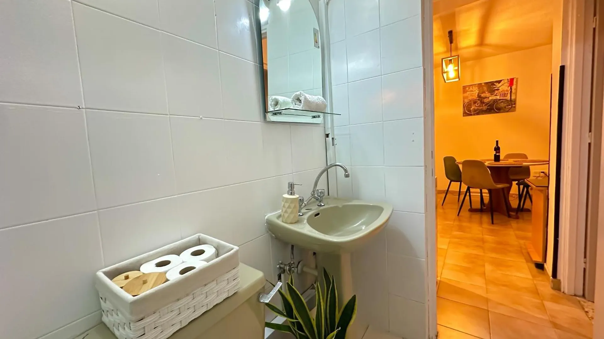 アパート Sea And Lake Breeze 1Br Apt ラルナカ