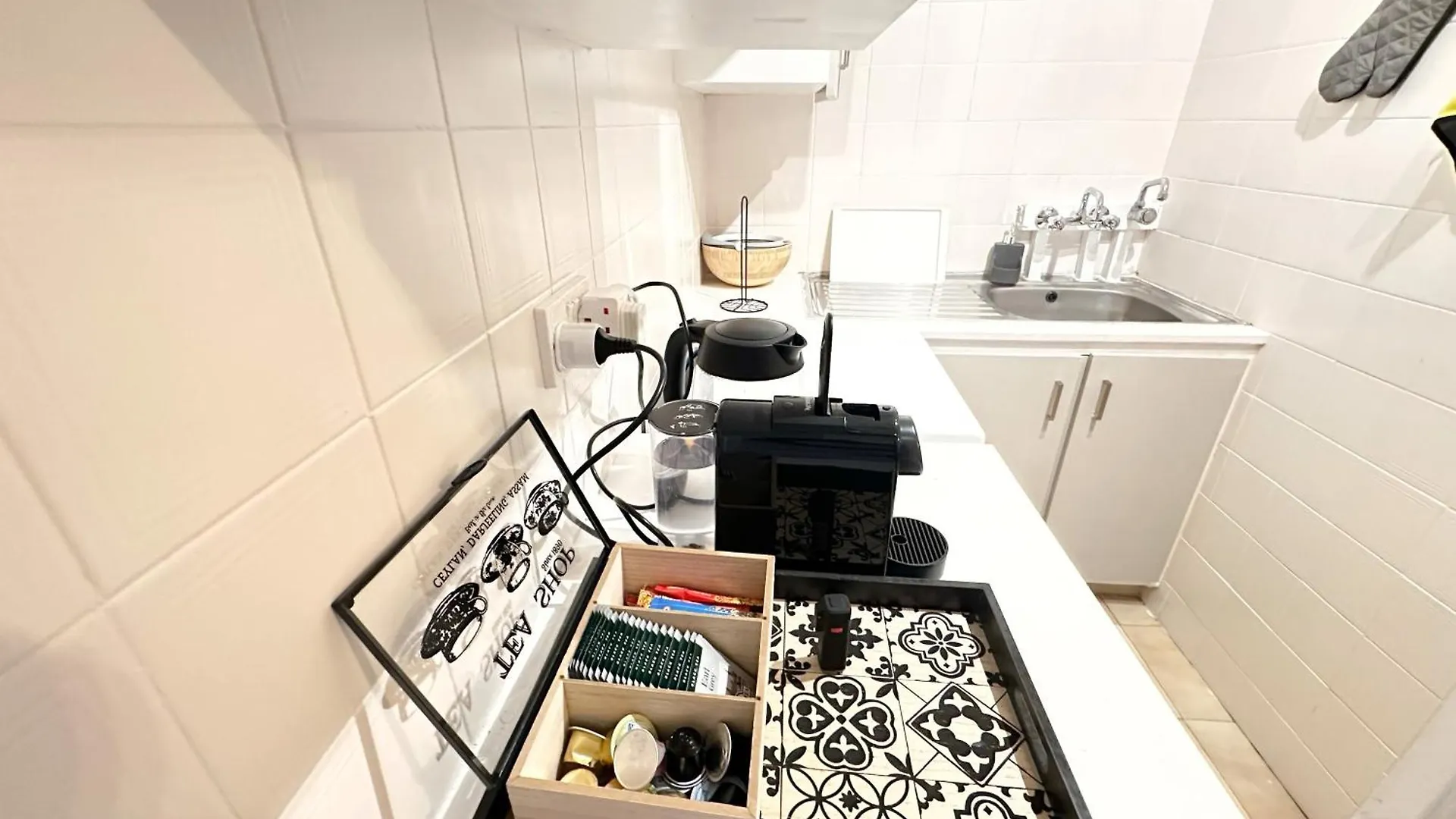 Sea And Lake Breeze 1Br Apt ラルナカ