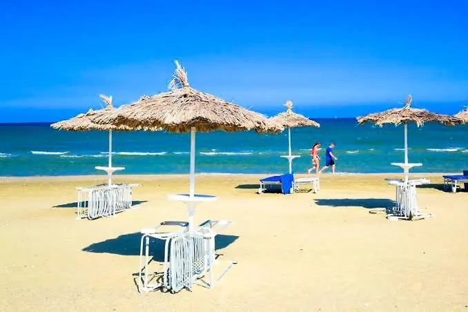 Sea And Lake Breeze 1Br Apt ラルナカ