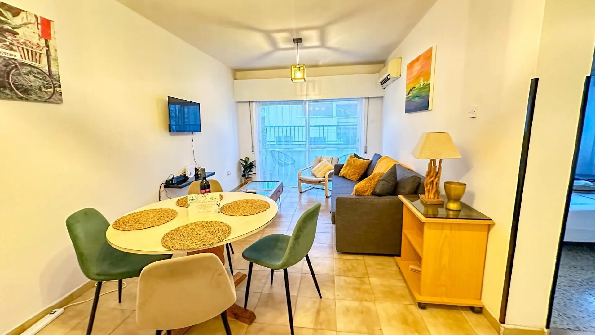 Sea And Lake Breeze 1Br Apt ラルナカ