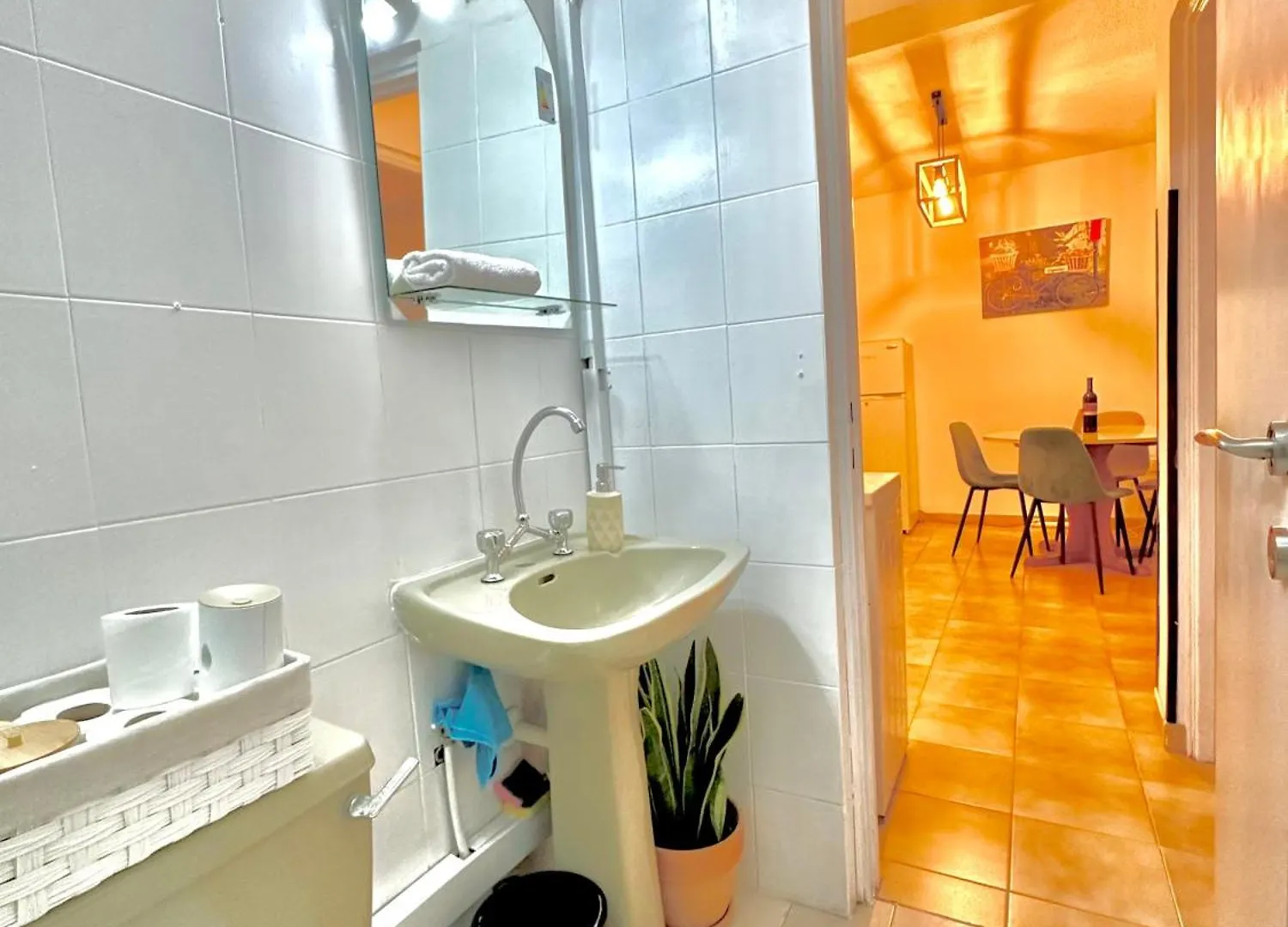 Sea And Lake Breeze 1Br Apt ラルナカ アパート