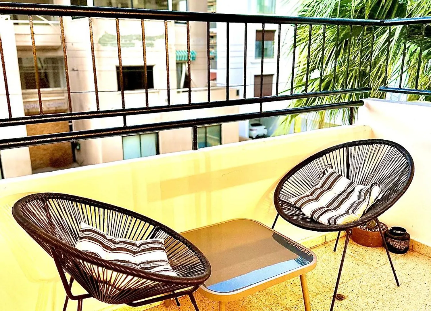 アパート Sea And Lake Breeze 1Br Apt ラルナカ