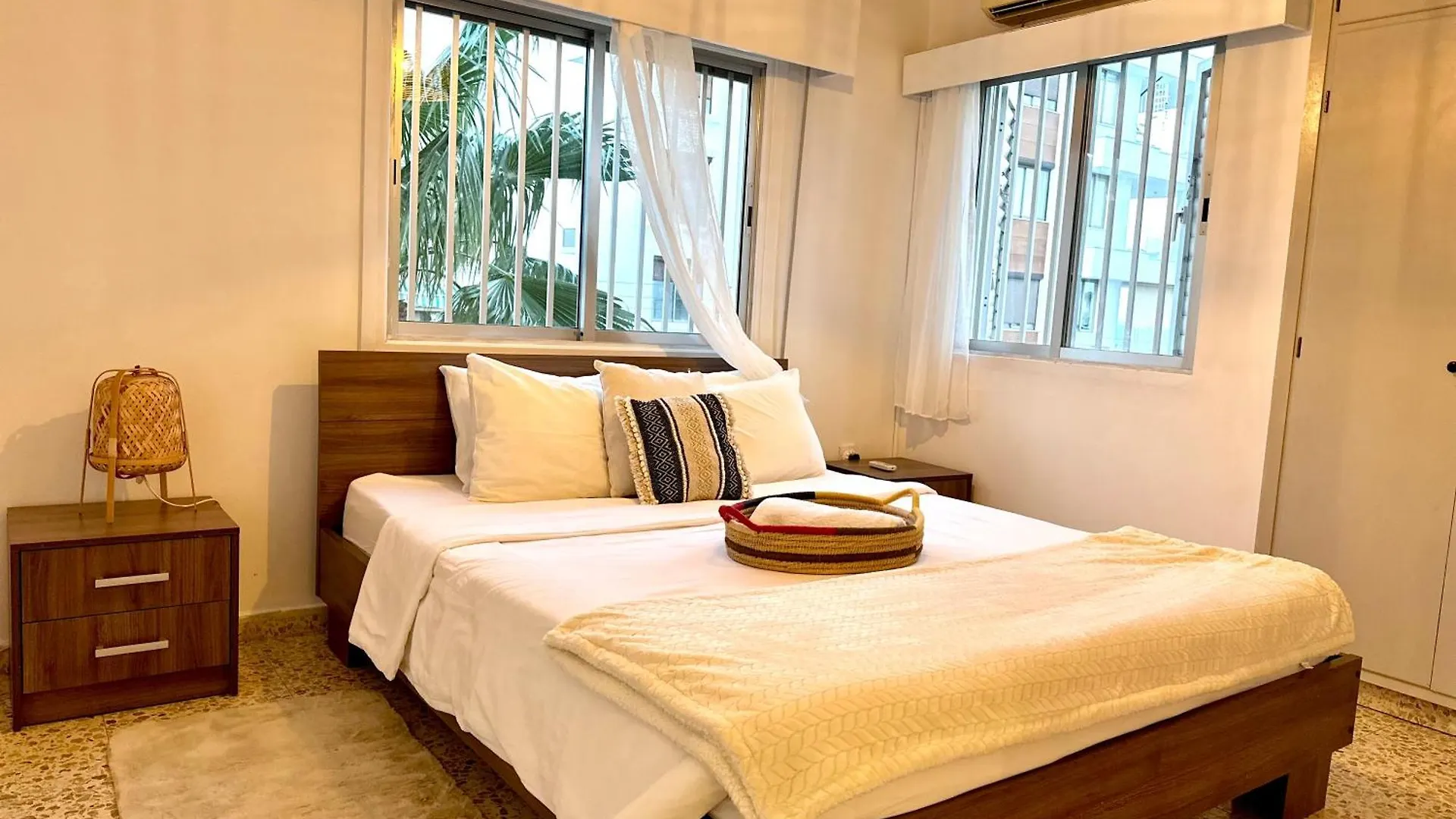 Sea And Lake Breeze 1Br Apt ラルナカ キプロス
