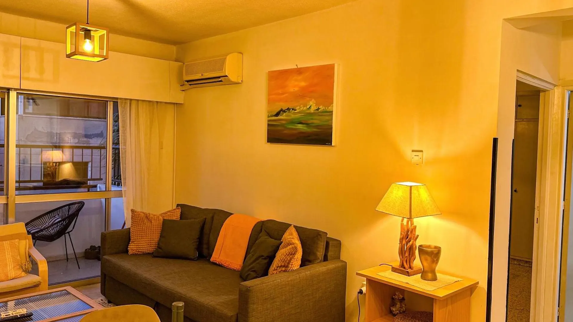 アパート Sea And Lake Breeze 1Br Apt ラルナカ