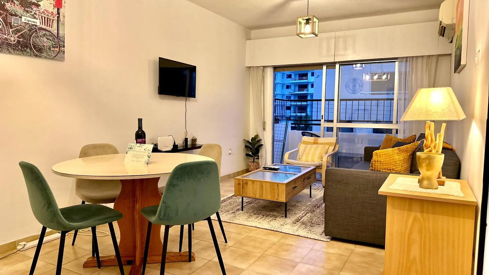 Sea And Lake Breeze 1Br Apt ラルナカ 0*,  キプロス